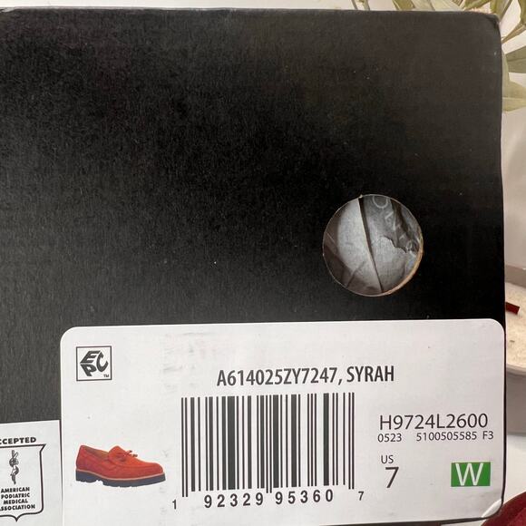 Vionic Finley Slip On Comfort Shoes Suede Loafers Syrah Red Women 7W NWB - Picture 11 of 11